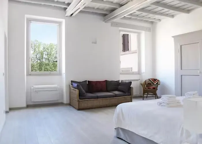 Spacious, Modern, Bright Apartment, Near Piazza Navona!
