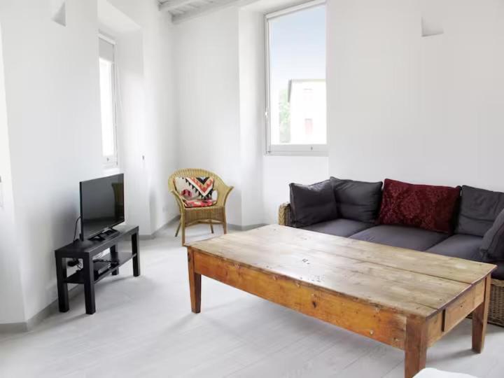 Spacious, Modern, Bright Apartment, Near Piazza Navona! Lägenhet