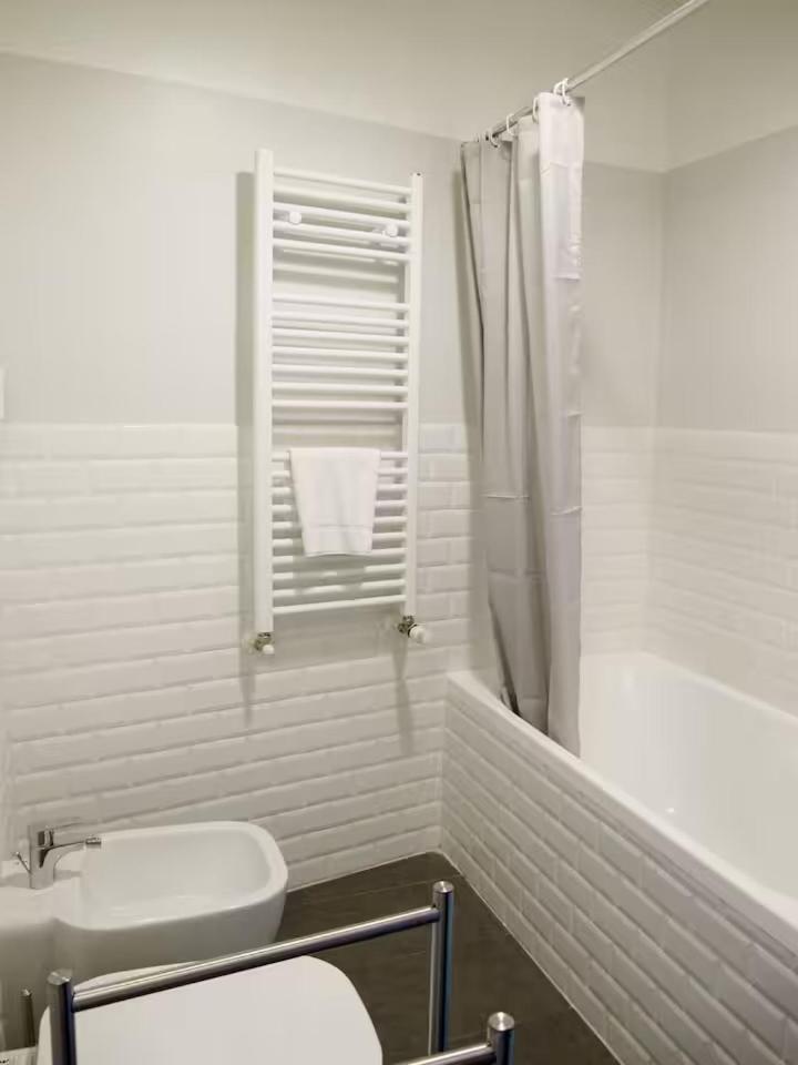 Spacious, Modern, Bright Apartment, Near Piazza Navona!