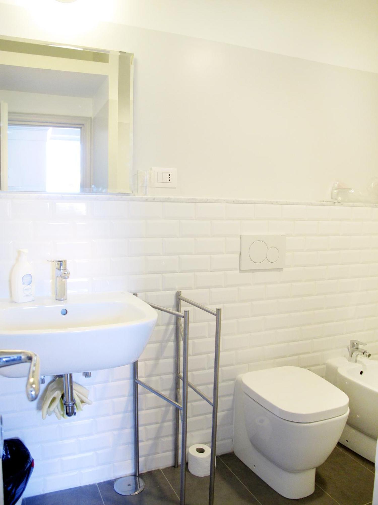 Spacious, Modern, Bright Apartment, Near Piazza Navona!